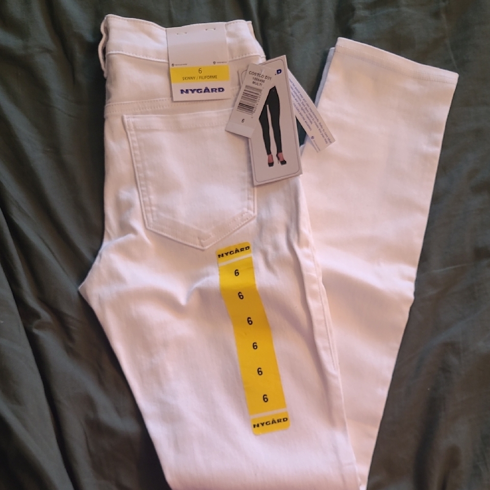 BRAND NEW Peter Nygard Women's White Skinny Jeans